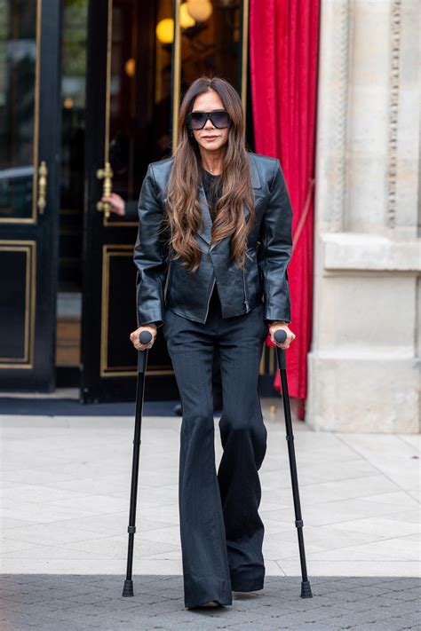 why is victoria beckham on crutches